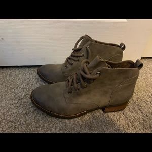 Women’s grey booties